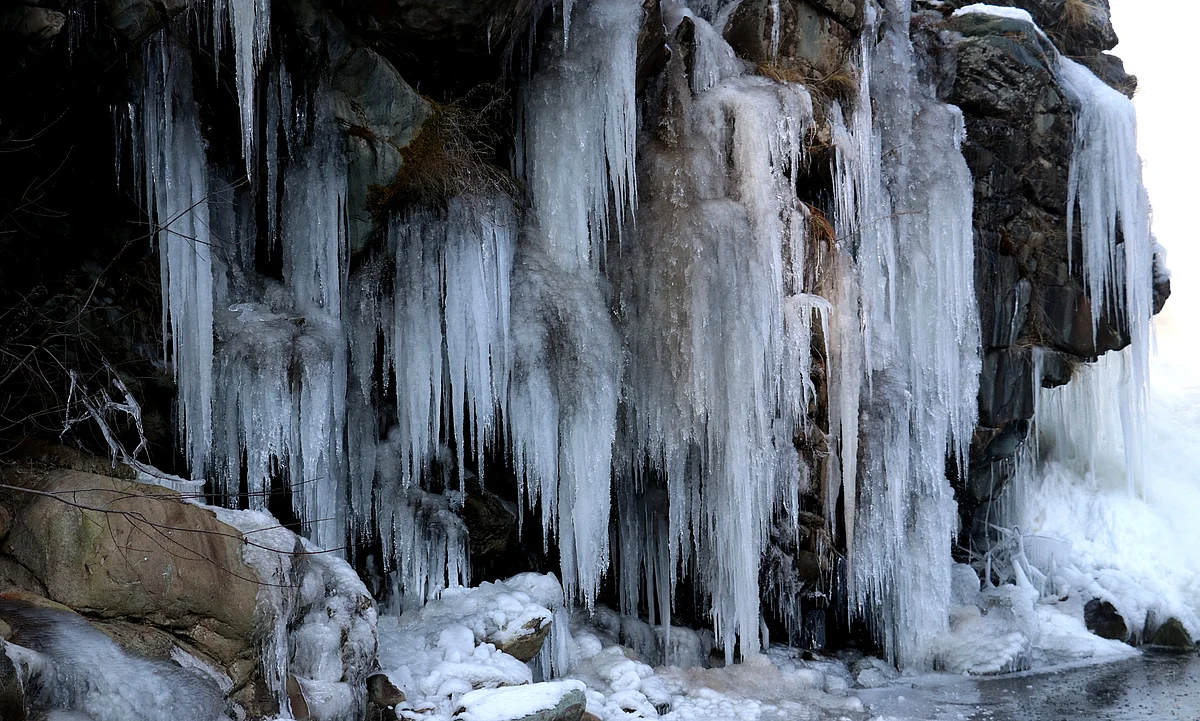 Jammu and Kashmir is in the grip of a cold wave. File pic/ Mubashir Khan/GK