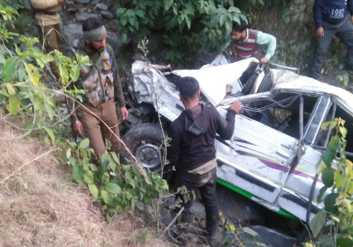 Three injured after cab hit by tanker rolls down into gorge on Jammu-Srinagar highway