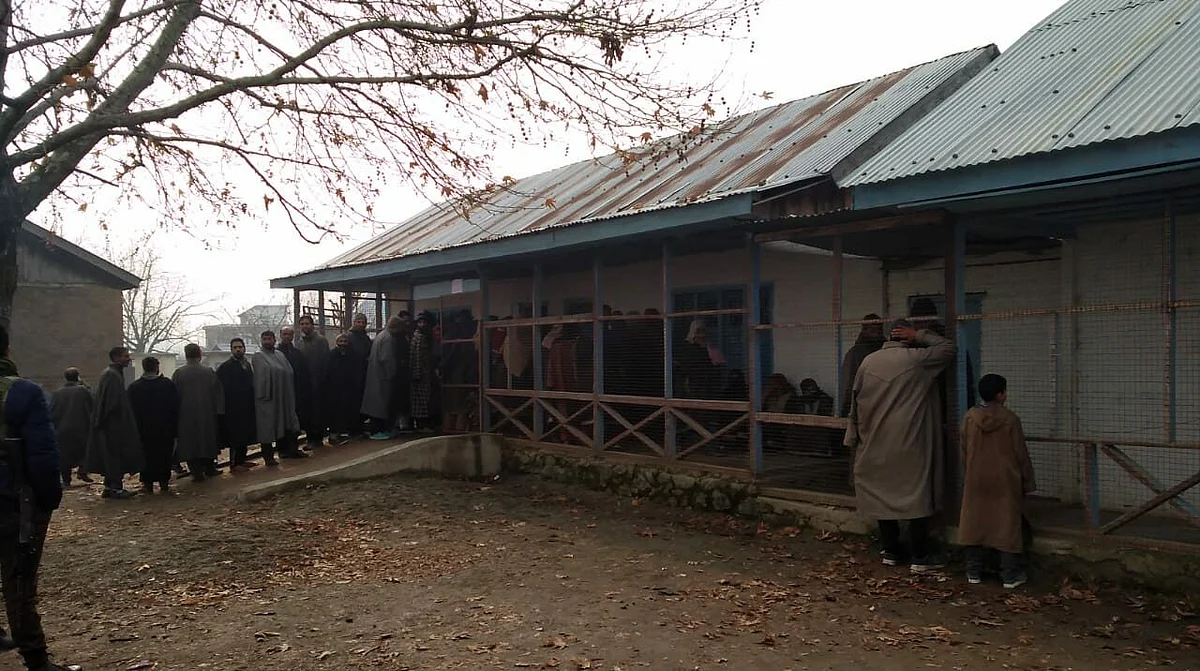 25.58% votes polled till 11 am in 3rd phase of J&K DDC elections
