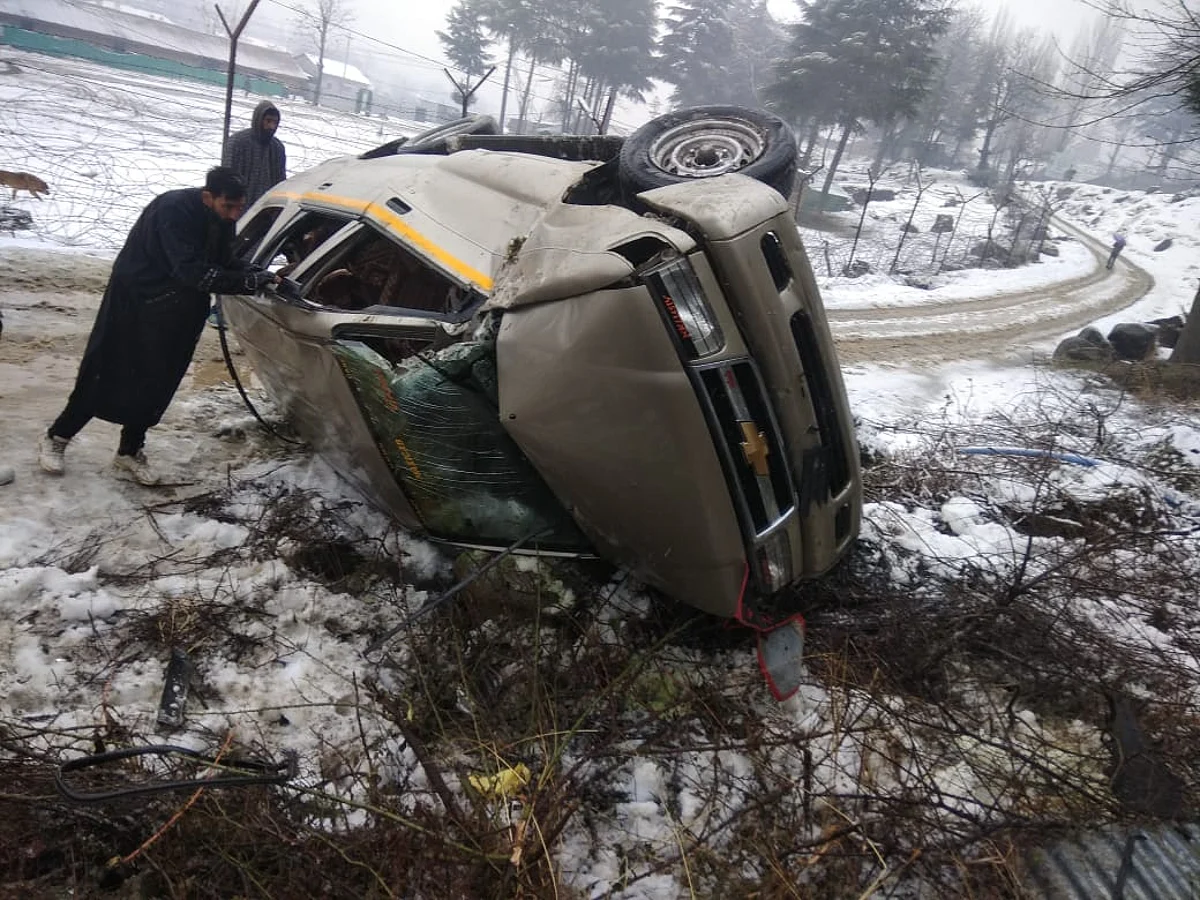 Three passengers injured after cab overturns in north Kashmir’s Uri