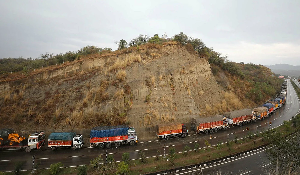 Traffic resumes on highway