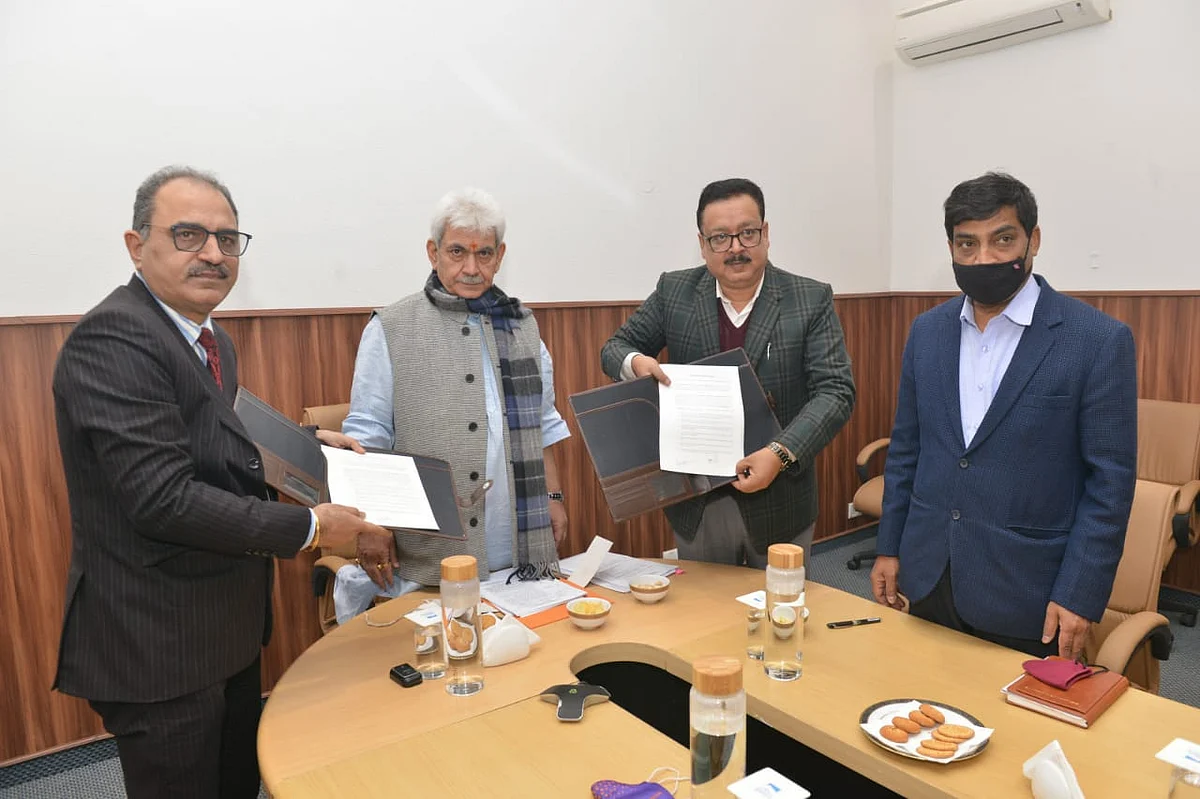 J&K govt signs historic MoU with NAFED for High Density apple, walnut, cherry plantation