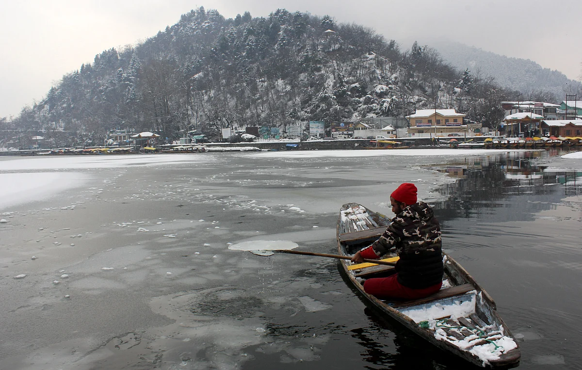 Kashmir under deep freeze as Pahalgam, Gulmarg record minus 6.4°C