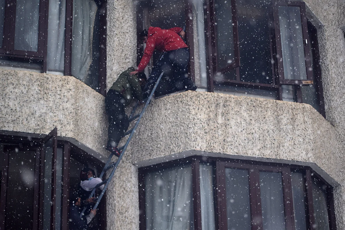 Locals rush to rescue tourists after hotel catches fire on Dal banks in Srinagar