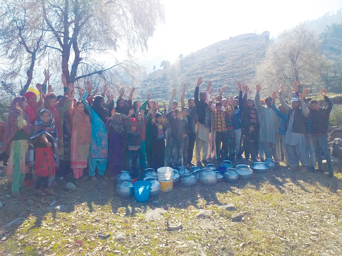 Upper Chajjla resident stage protest over water scarcity