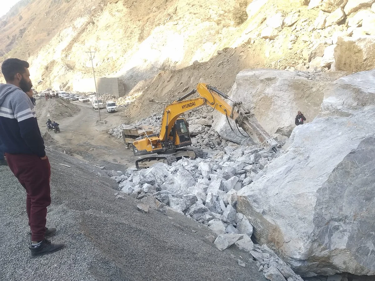 Highway remains closed for road repairs