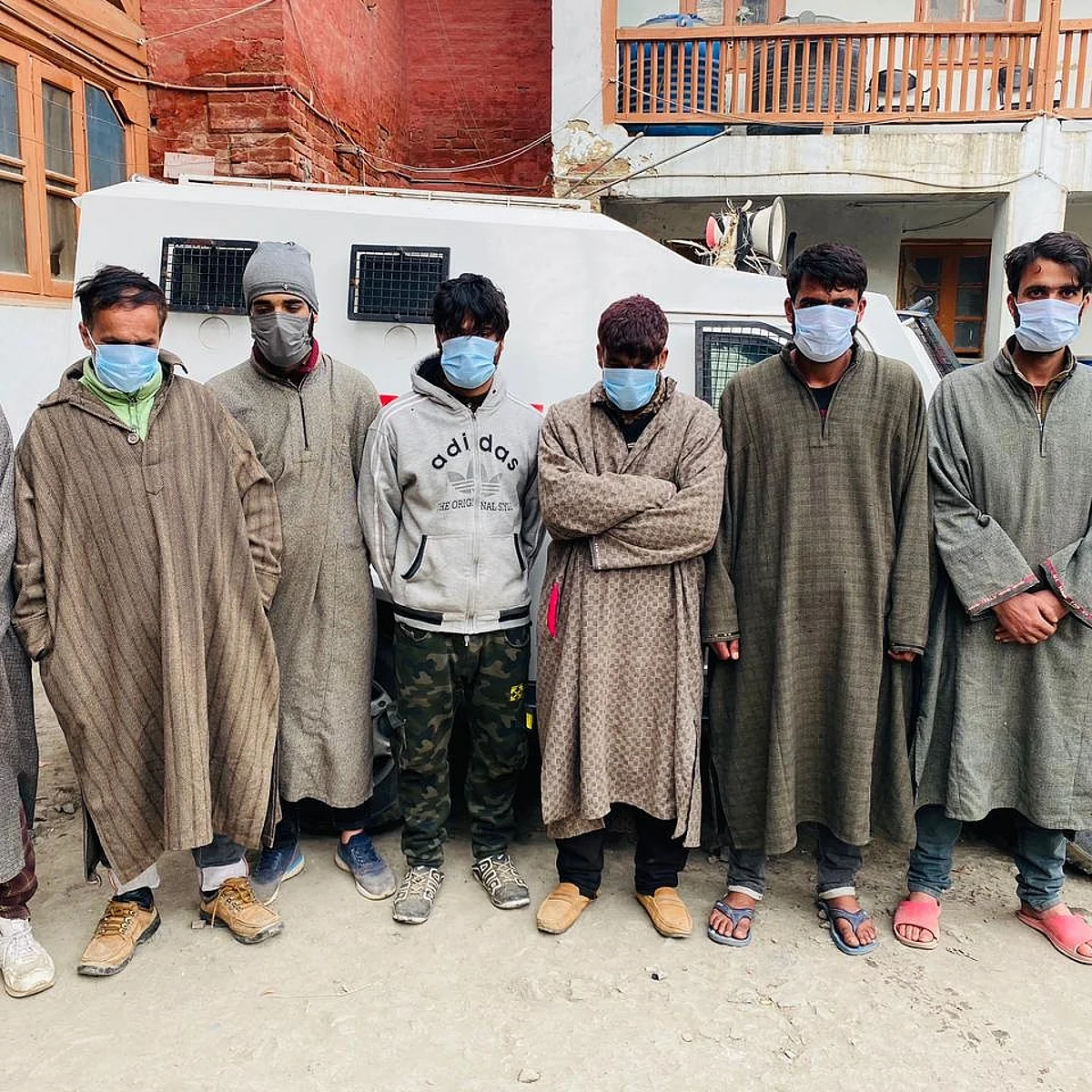 Eight drug peddlers held with contraband in north Kashmir’s Sopore