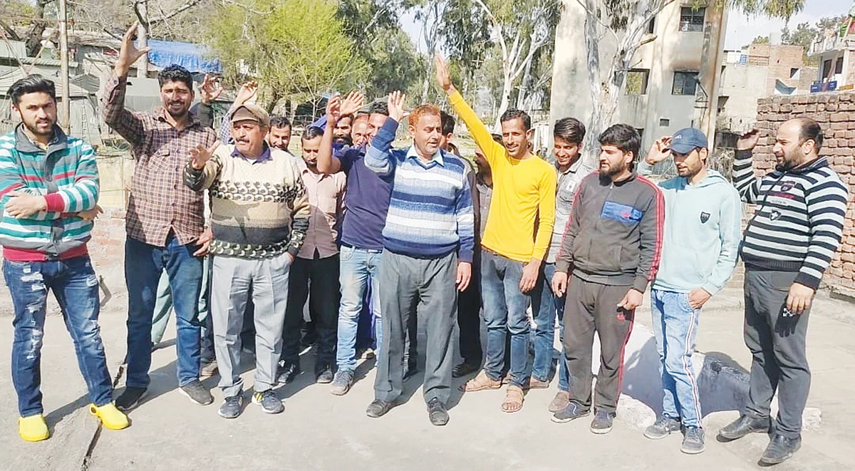 Soaring fuel price | Auto drivers, political activists hold protest