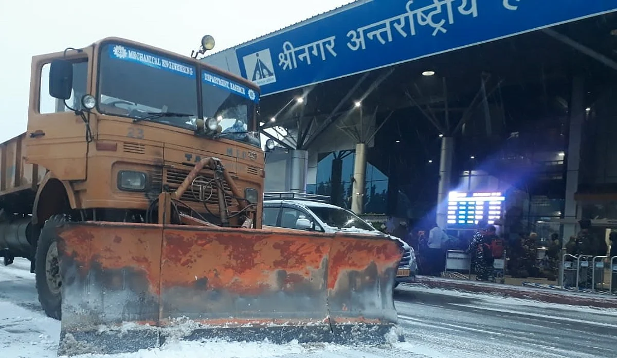 Flight operations resume at Srinagar airport