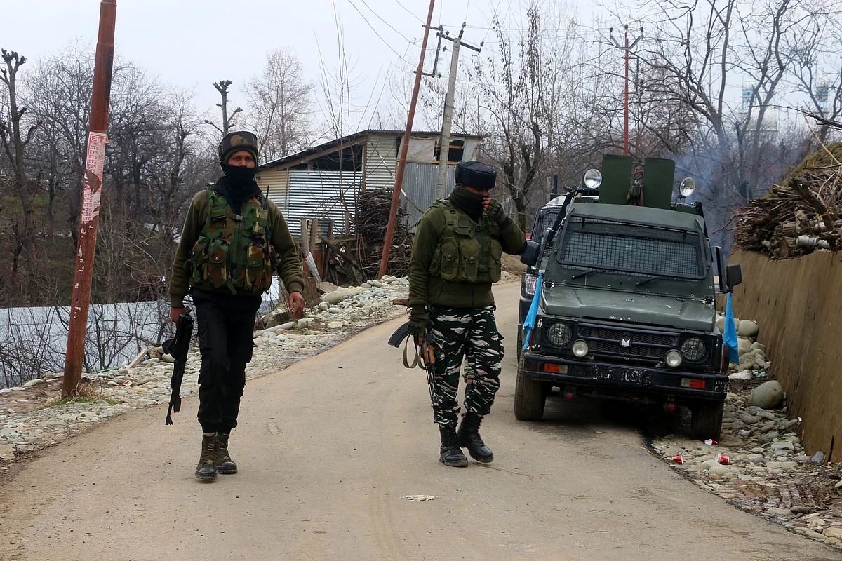 After day’s lull, firing resumes at gunfight site in south Kashmir’s Shopian