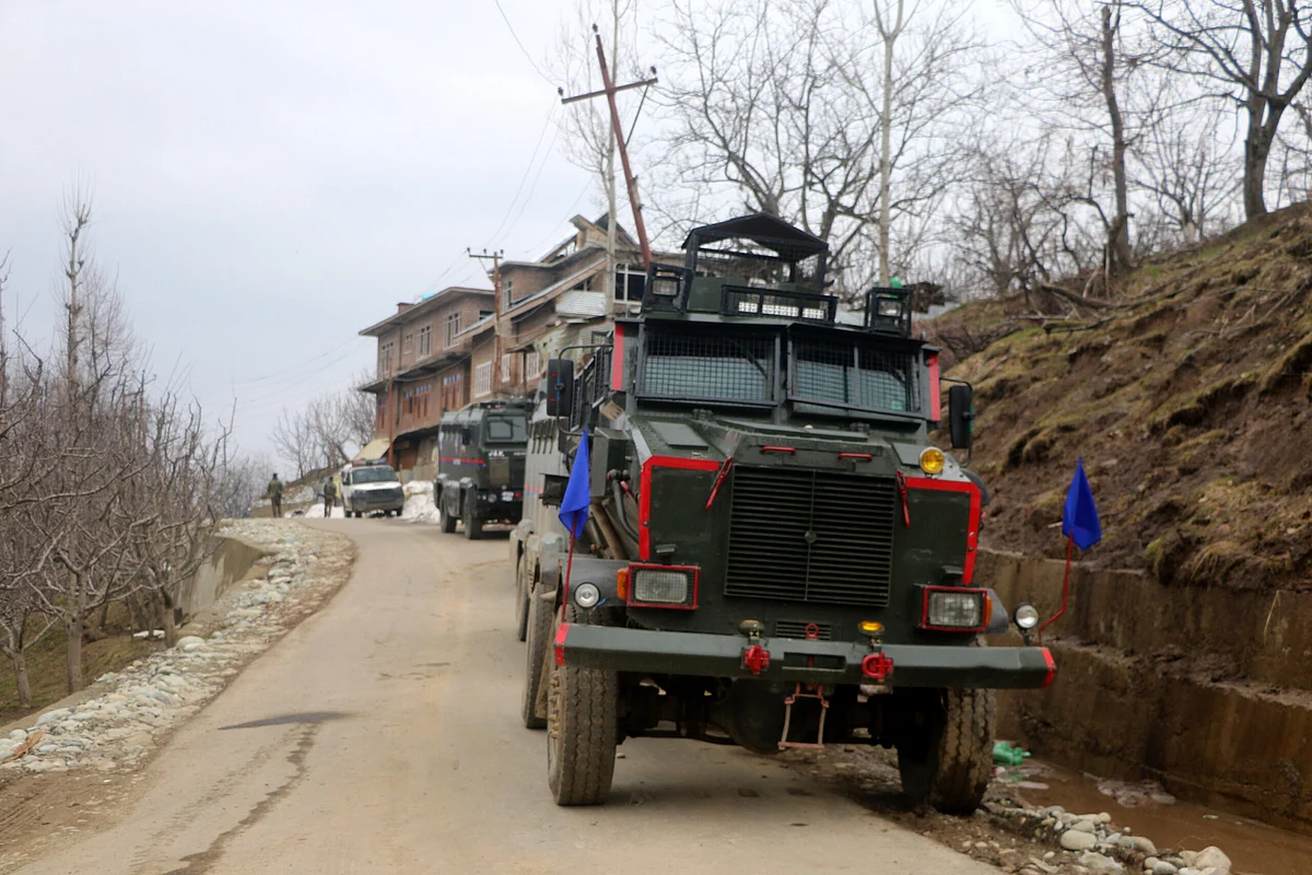Fresh firing at Shopian gunfight site after a lull of several hours