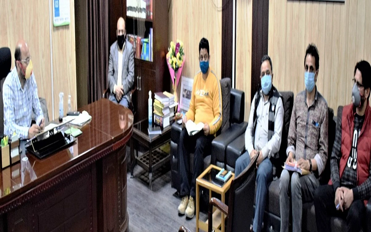 DC Ramban chairs emergency meeting to discuss COVID control measures