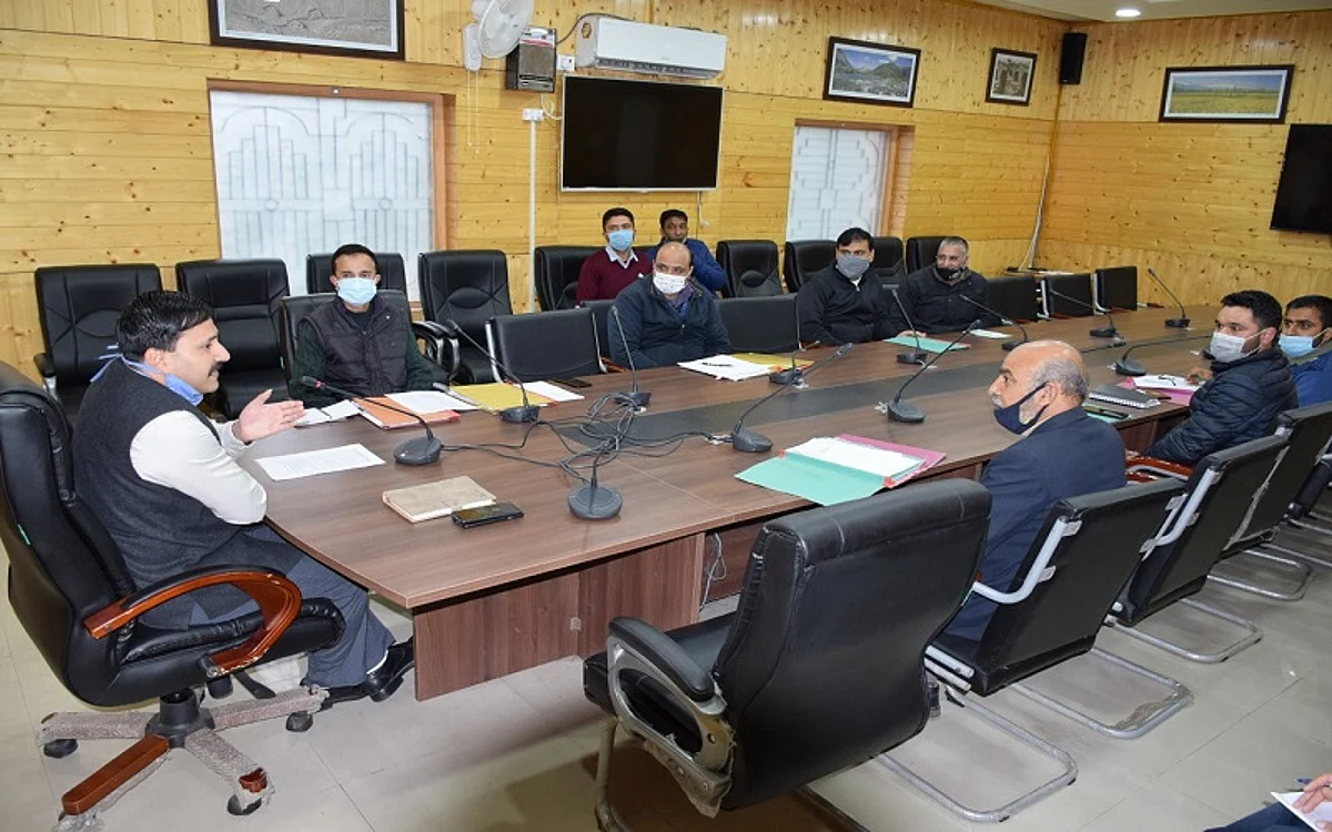 Director Information reviews deptt’s functioning in Kashmir division