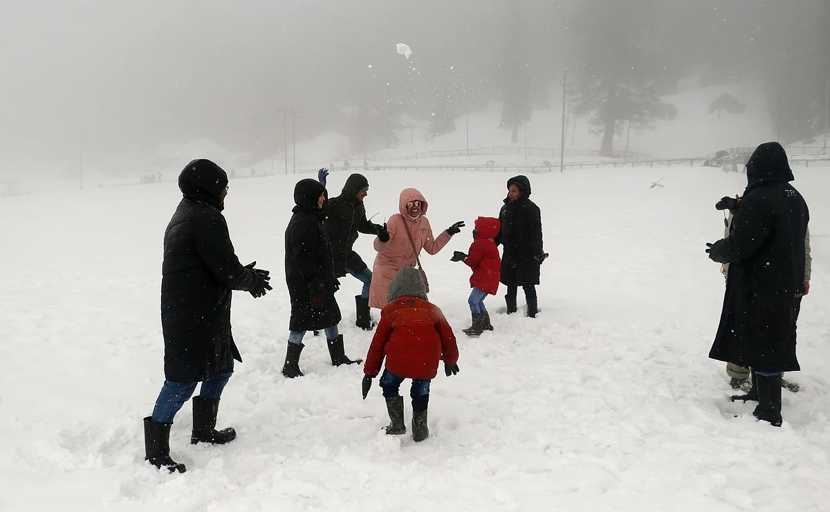 Night temperature drops across Kashmir, minus 2°C in Gulmarg