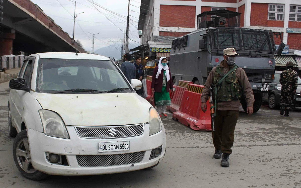 Re-registration of outside vehicles: HC seeks govt response on contempt plea