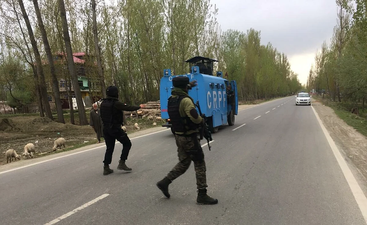 Militant killed in ongoing Shopian gunfight