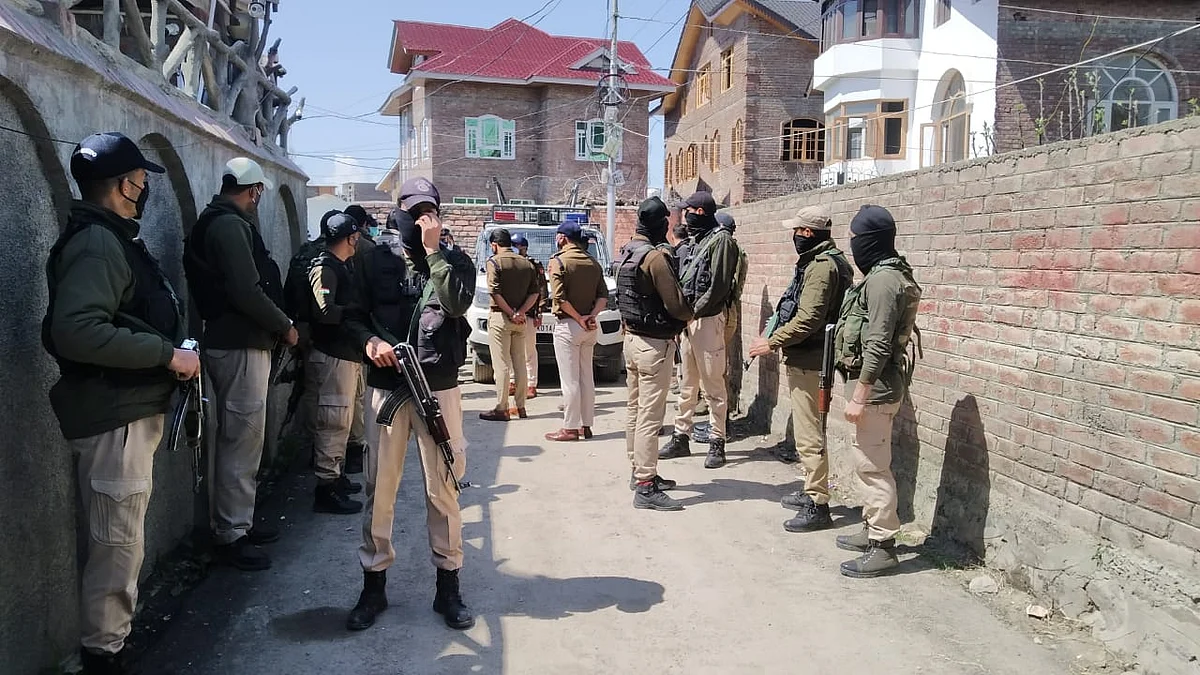5,886 security personnel killed in J&K since 1989: Govt