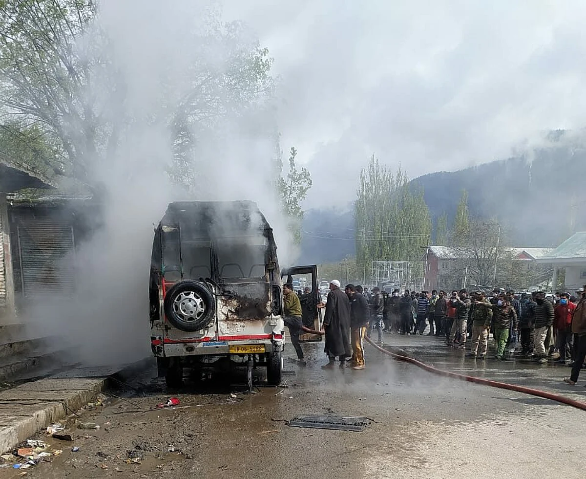 Tempo catches fire in Kangan