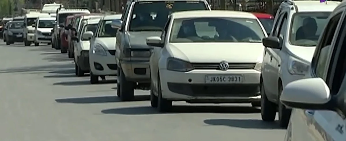 Massive gridlock in Dalgate on first day of Tulip Festival irks commuters