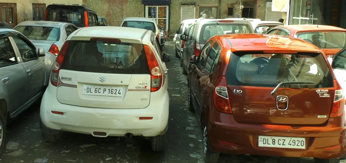 ‘Criminalised & grounded’: Dealers criticize police crackdown on non-J&K vehicles