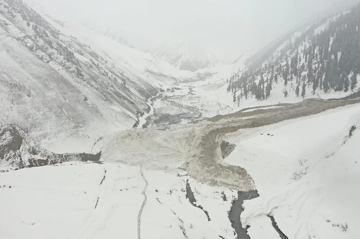 Avalanche blocks Kishanganga’s tributary in Gurez