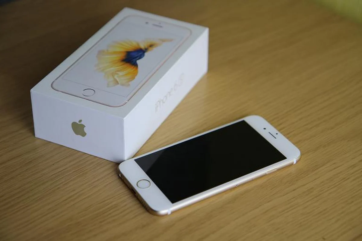 Man places online order for apples, finds iPhone inside in UK