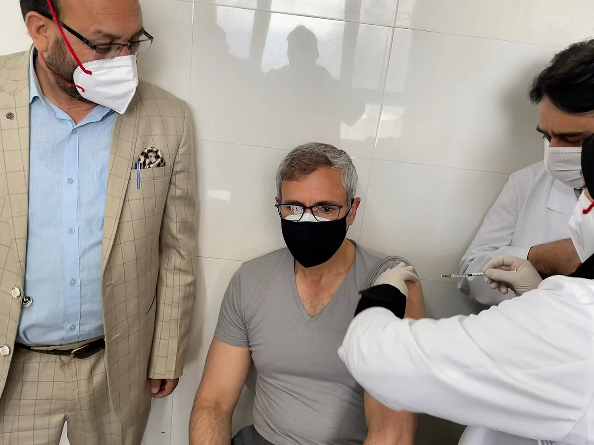 Omar Abdullah gets COVID-19 jab at SKIMS