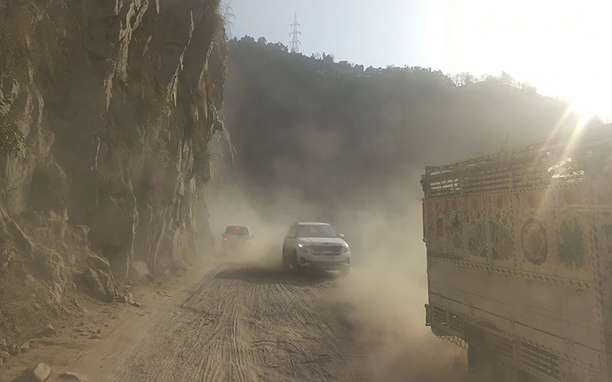 Dusty highway causing respiratory illnesses in Ramban: Experts