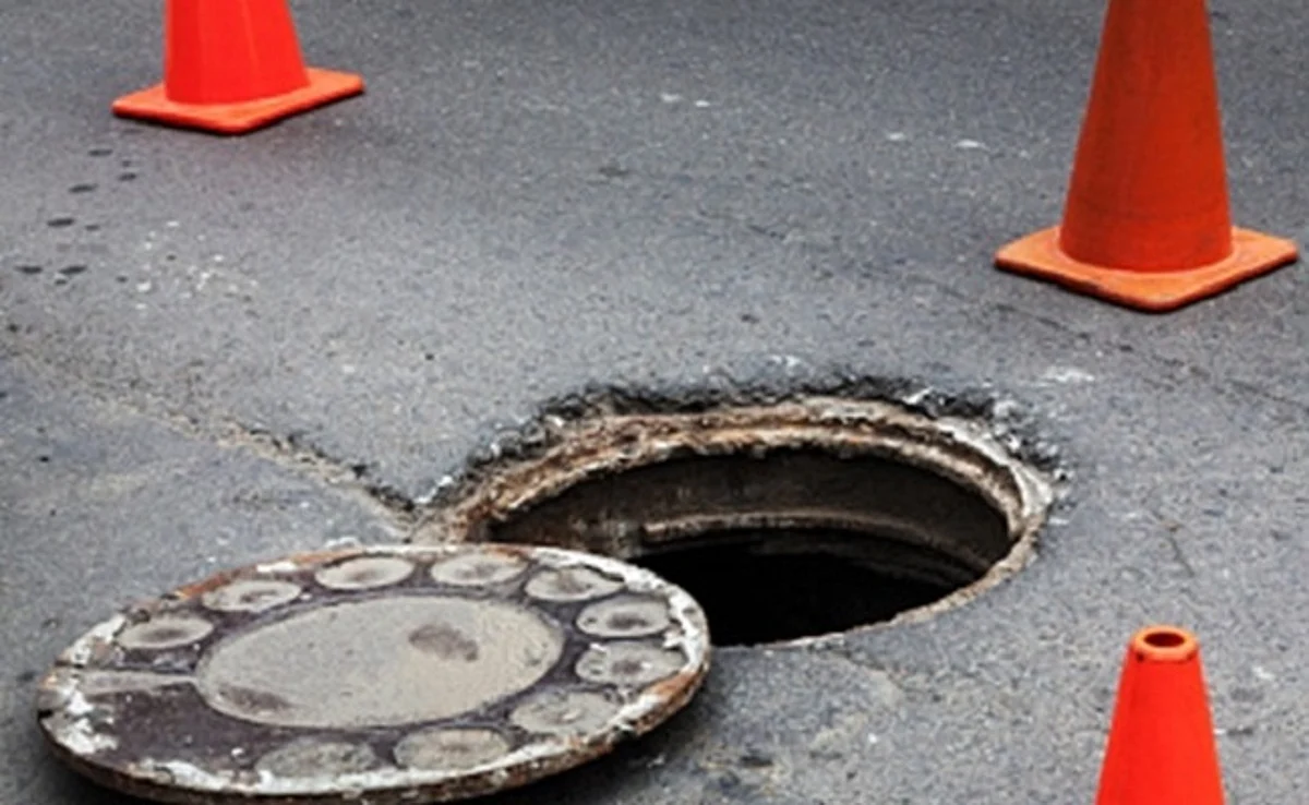 3 booked for forcing Dalit employee to clean manhole in K'taka