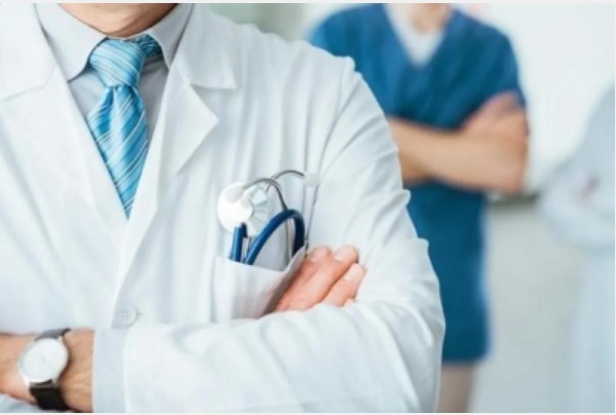 Senior doctor kisses junior in lift, lands in trouble in K'taka