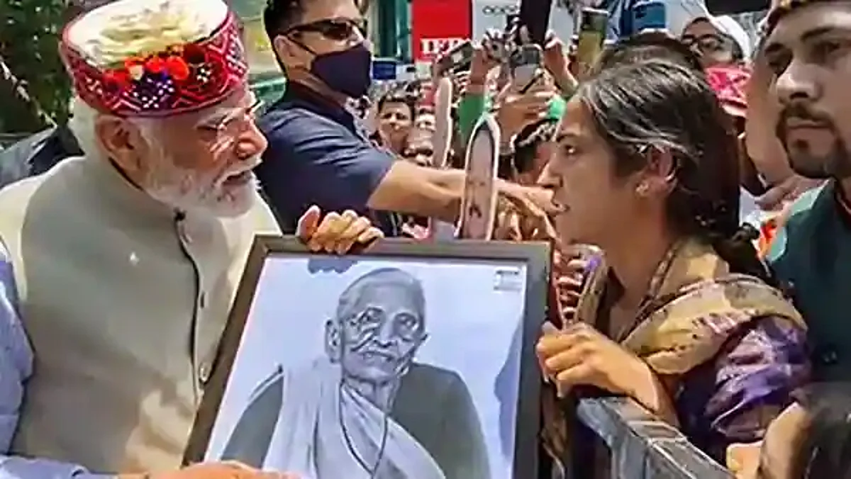 Modi breaks security protocol to accept mother's portrait