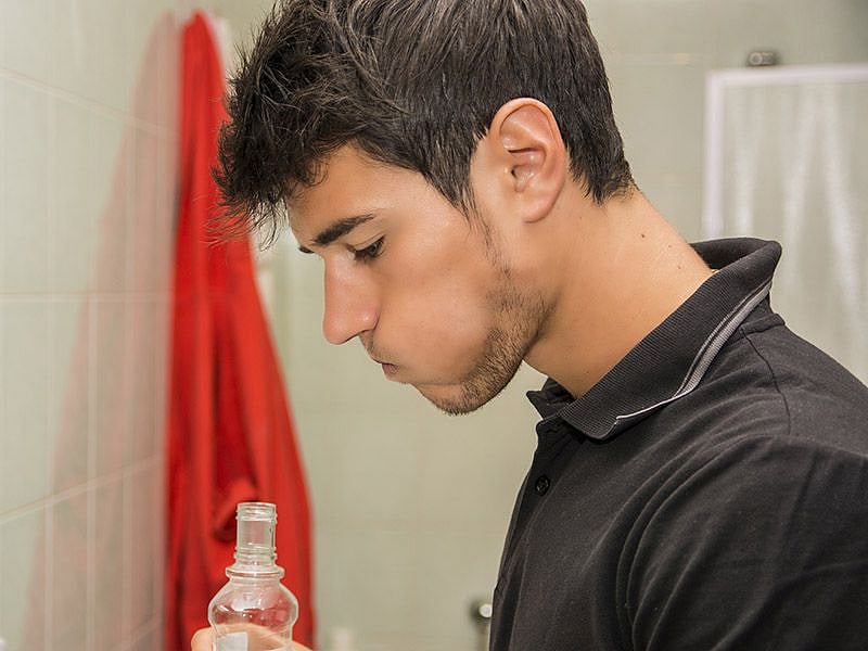 Salt Water Gargle Might Keep Your COVID From Worsening - Vimarsana News