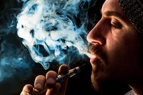 elfbar nachfüll pod läuft aus WellnessWednesday Is Vaping Safer than Smoking? Why this May Not be the  Case… In a bid to quit smoking, many are turning to vaping instead. But is  it truly safer? If you've main image 1