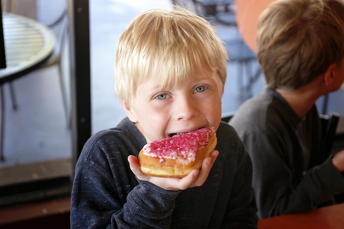 California Bans 6 Artificial Dyes in Foods Served at Public Schools