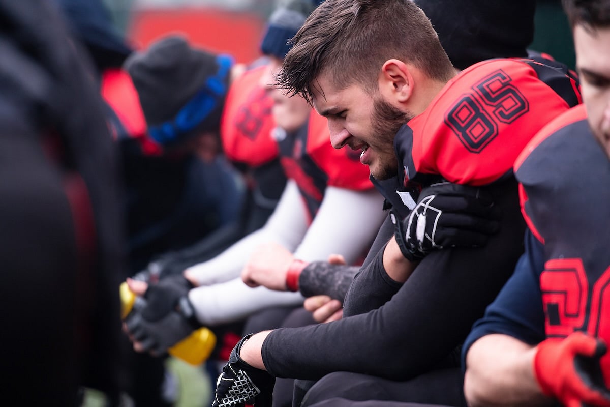 Common Post-Injury Action by Players Signals Concussion, Study Shows