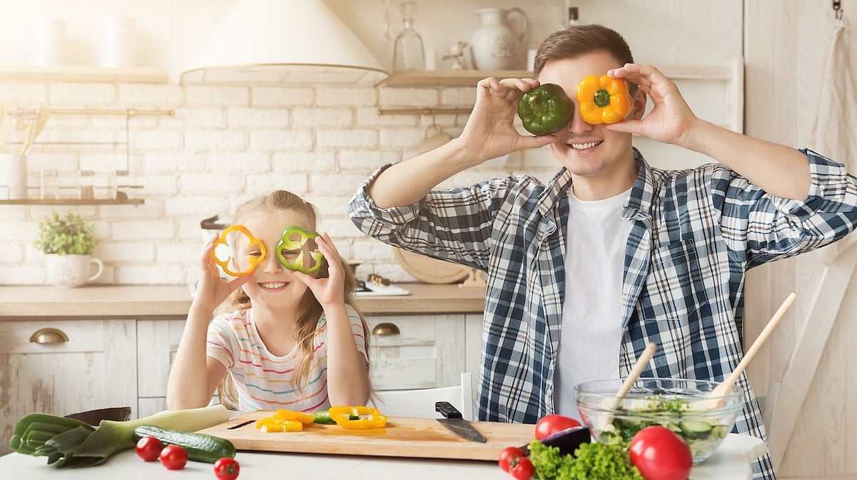 Dads Help Shape Eating Habits of Their Children