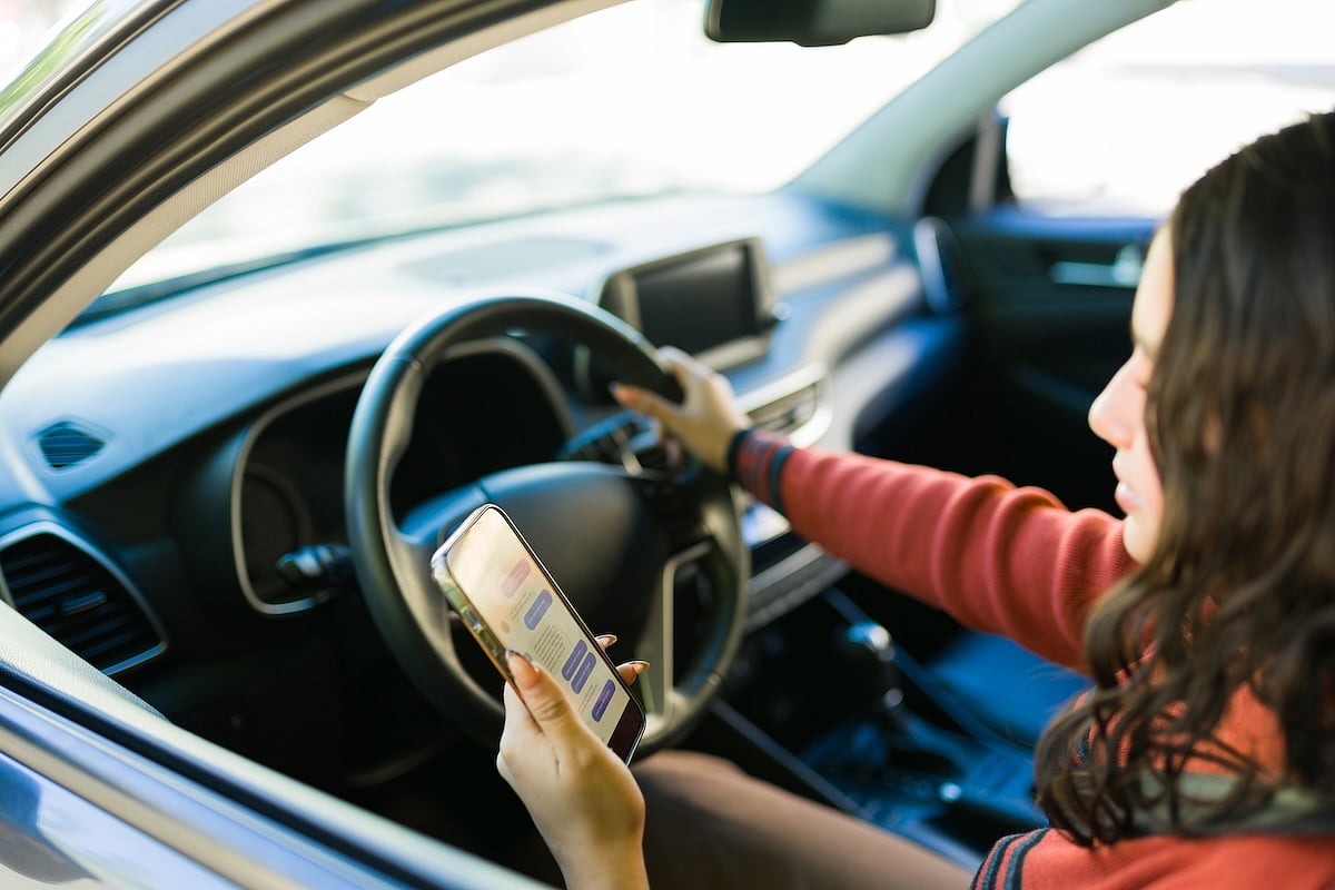 Teen Drivers Spend A Fifth Of The Time Looking At Their Smartphone, Study Says
