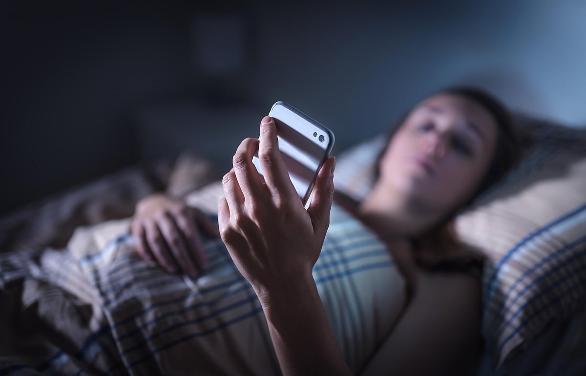 Texting, Video Gaming Especially Bad for Teen's Sleep: Study