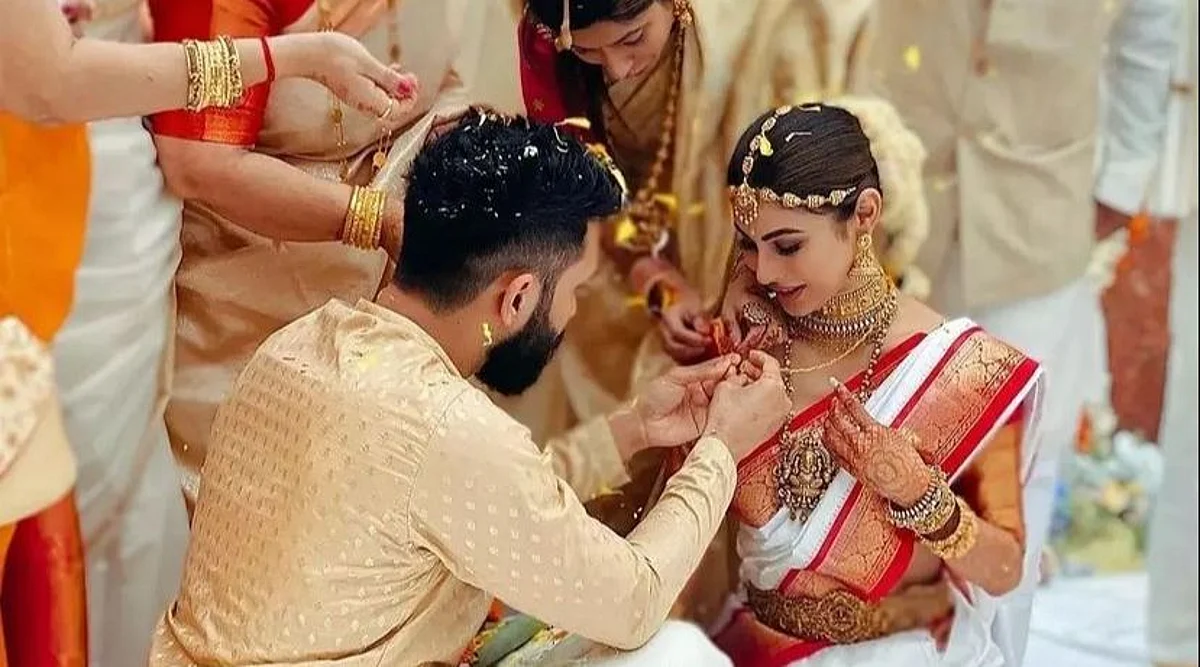 Mouni Roy Wedding: बॉयफ्रेंड Suraj Nambiar के साथ गोवा में की शादी, तस्वीरें वायरल