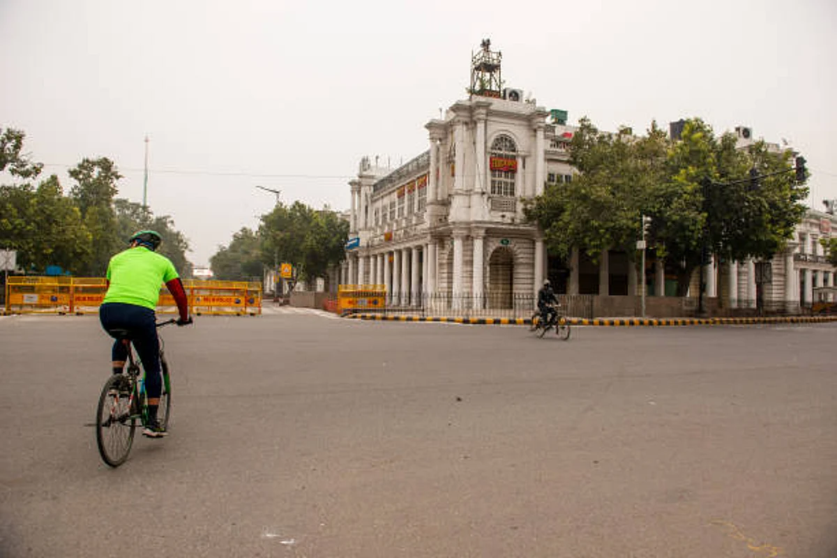 Delhi Weekend Curfew: राजधानी में हटा वीकेंड कर्फ्यू, इन पाबंदियों में भी मिली छूट