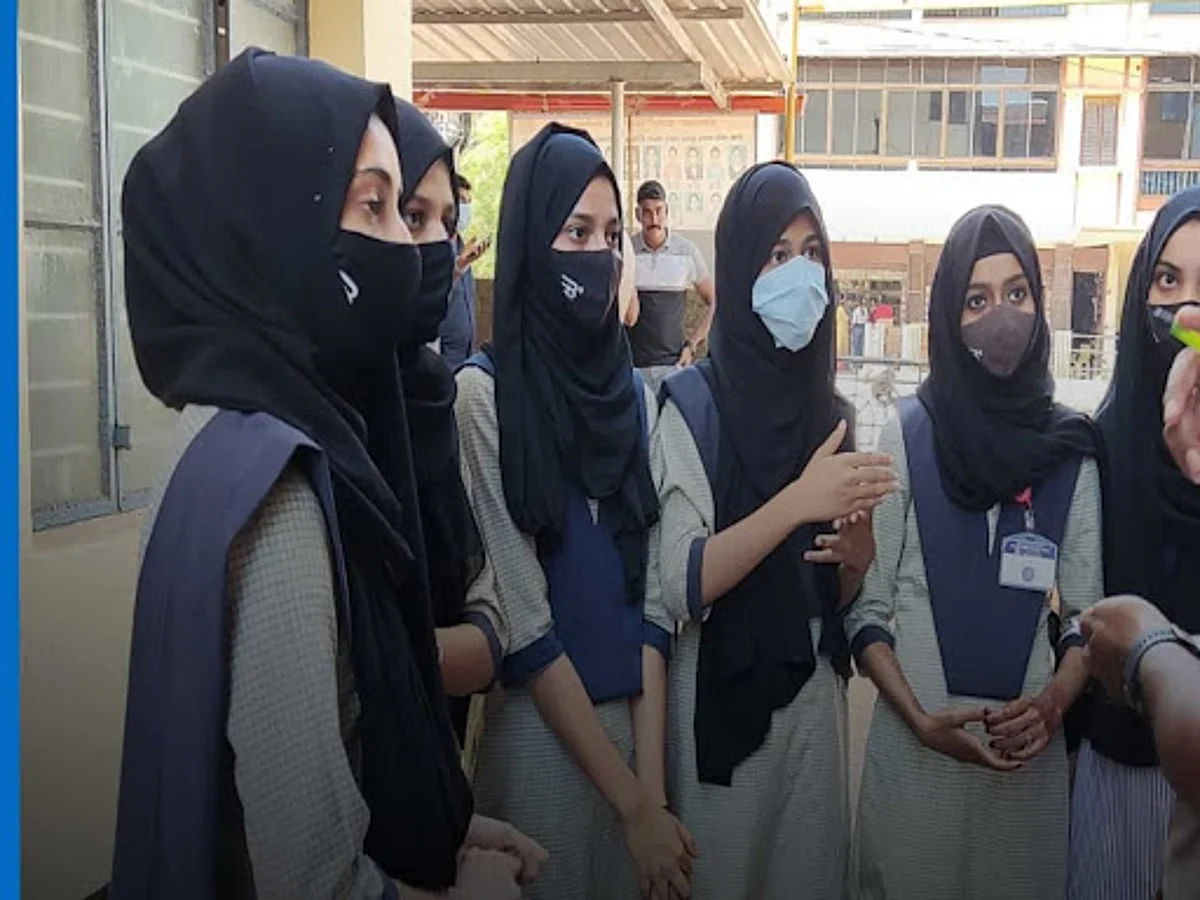 Karnataka Hijab Controversy: हाईकोर्ट में सुनवाई जारी, मुख्यमंत्री ने की शांति बनाए रखने की अपील