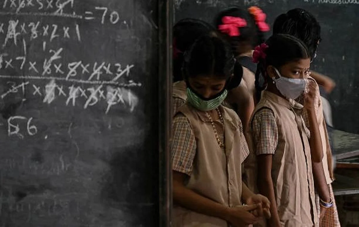 School Reopen in India: संक्रमण की धीमी रफ्तार के साथ क्या देश में दोबारा खुलेंगे स्कूल?