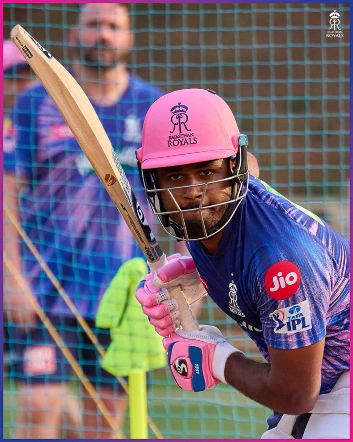 IPL 2022: राजस्थान रॉयल्स के प्रैंक पर भड़के क्रिकेट फैंस, आखिर क्या है पूरा मामला?