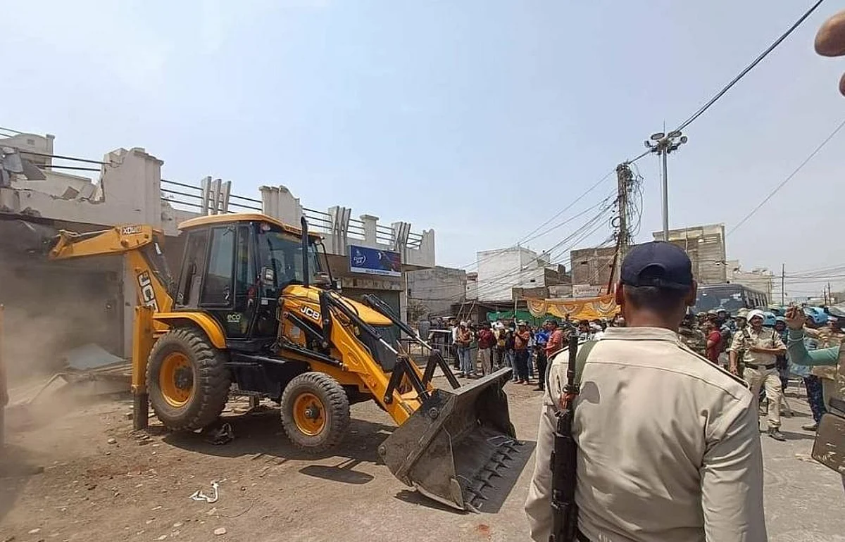 Khargone Violence: हिंसा के बाद एक्शन में सरकार, उपद्रवियों के गिराए मकान