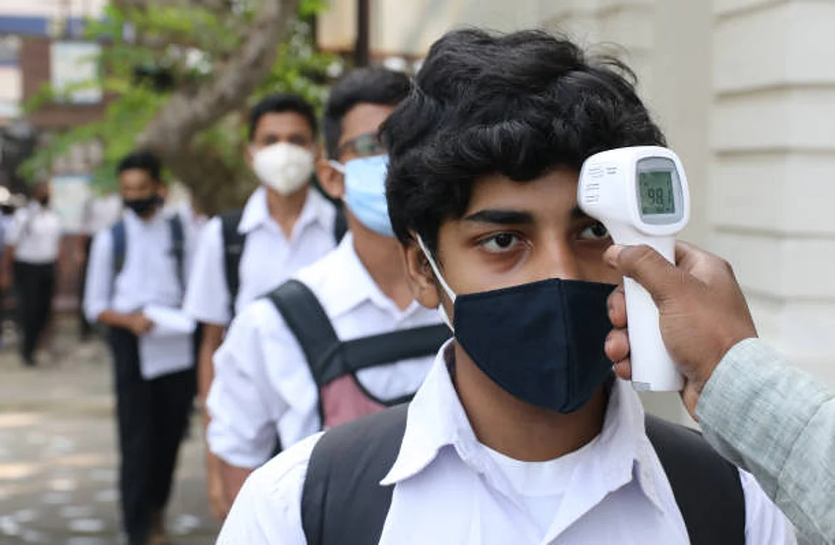 Covid-19 Latest Updates: देश में तेजी से बढ़ रही कोरोना की रफ्तार, CBSE ने जारी किए नए दिशा-निर्देश