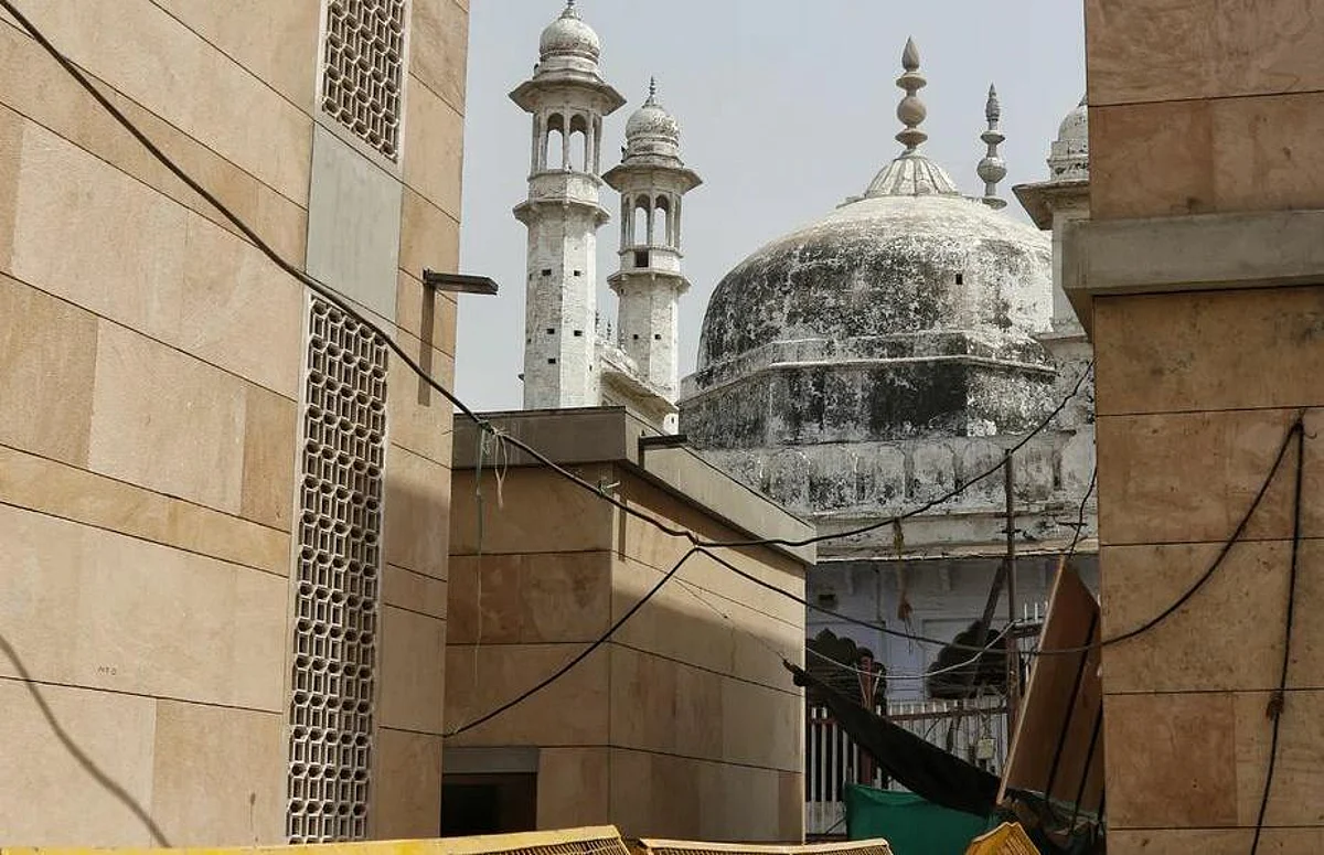 Gyanvapi Mosque Case: मस्जिद की दीवारों पर दिखा त्रिशूल, इस दिन होगी अगली सुनवाई
