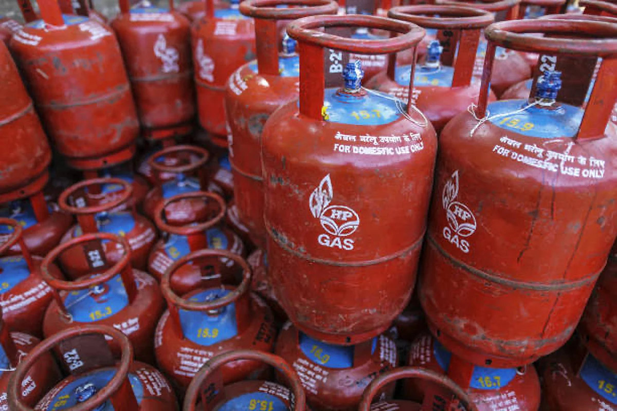 LPG Price Hike: देश में महंगाई तोड़ रही रिकॉर्ड, 1000 के पार पहुँचे घरेलू एलपीजी सिलेंडरों के दाम