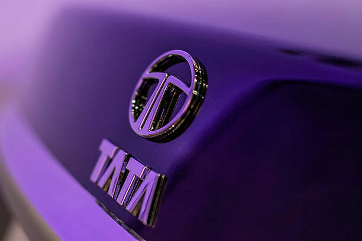 Titan Share Price: 4 महीने के उच्चतम स्तर पर पहुंचा टाटा ग्रुप का ये स्टॉक