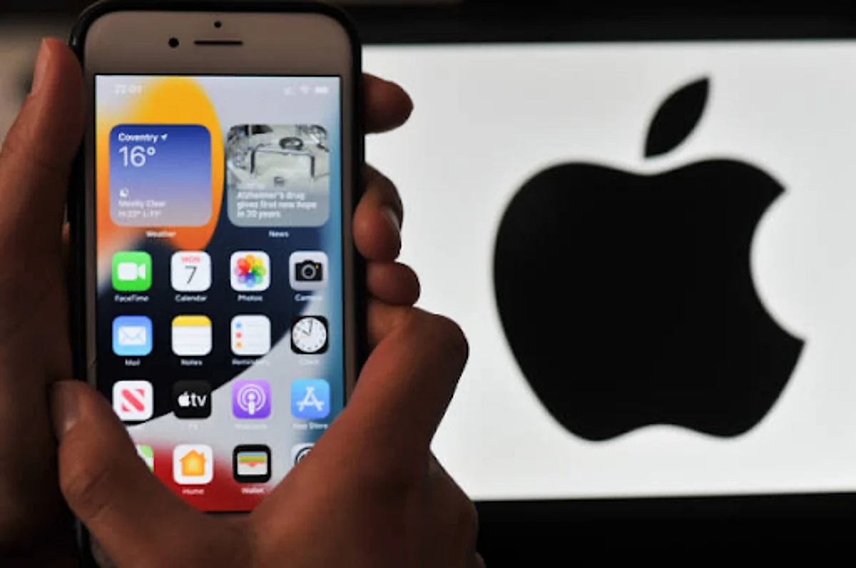 Apple iOS 16.2 Update: आईफोन्स में जल्द होंगे 3 बड़े बदलाव, यहाँ जानें क्या होगा खास