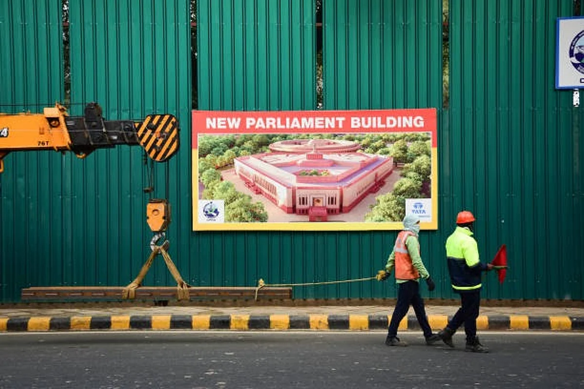 NEW DELHI, INDIA - 2021/01/09: Labour workers seen near the construction site for part of the Central Vista Redevelopment Project at New Parliament House, New Delhi.The project envisages the creation of a new Parliament complex, a building for the Union Ministries, a new enclave for the Vice President, a new office and the Prime Minister's residence, among others. (Photo by Manish Rajput/SOPA Images/LightRocket via Getty Images)